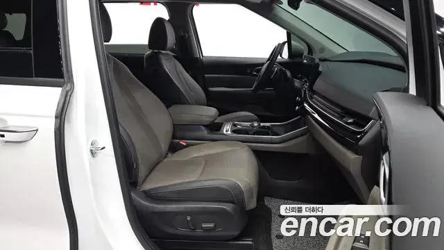 Kia Carnival 2024 — ფოტო 16/20
