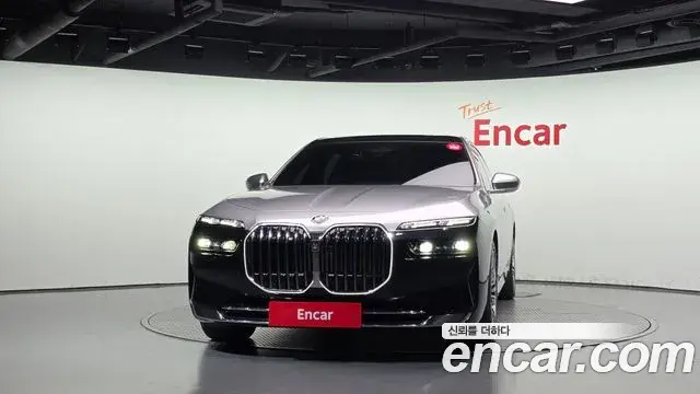 BMW 7 Series 2023 — Photo 19/20