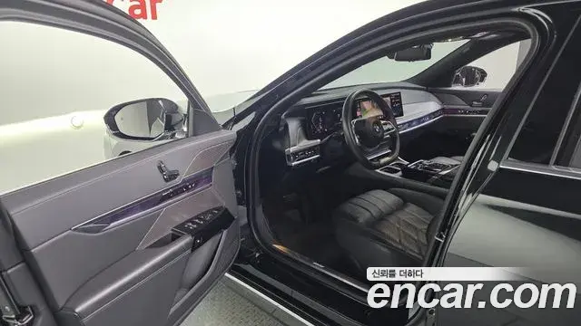 BMW 7 Series 2023 — Photo 12/20