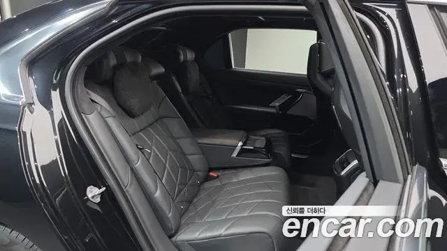 BMW 7 Series 2023 — Photo 8/20
