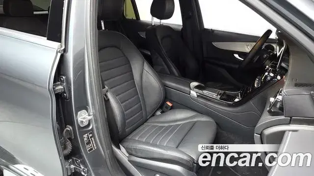 Mercedes-Benz GLC-Class 2021 — Photo 19/20