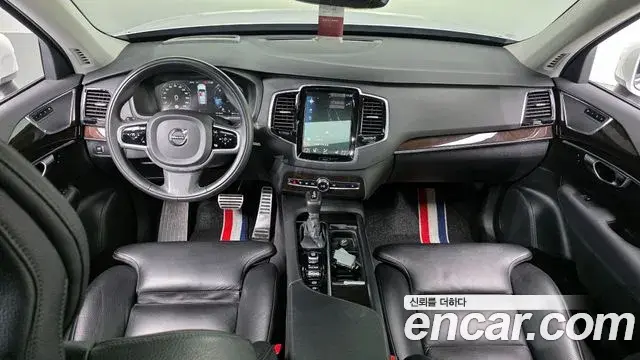Volvo XC90 2019 — Photo 18/20
