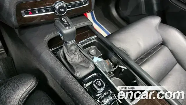 Volvo XC90 2019 — Photo 20/20
