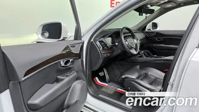 Volvo XC90 2019 — Photo 16/20
