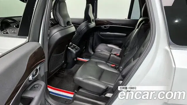 Volvo XC90 2019 — Photo 2/20