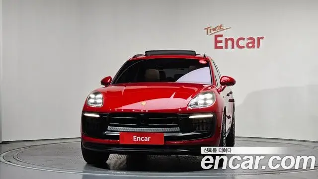 Porsche Macan 2023 — ფოტო 18/20