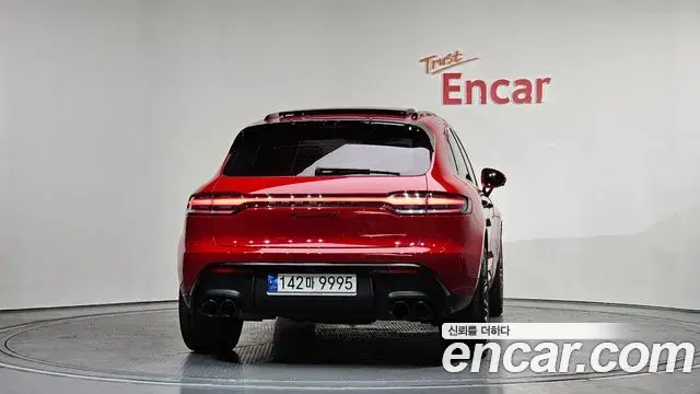 Porsche Macan 2023 — ფოტო 19/20