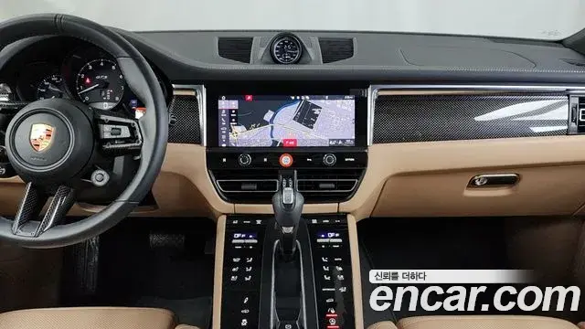 Porsche Macan 2023 — ფოტო 9/20