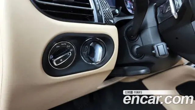 Porsche Macan 2023 — ფოტო 16/20