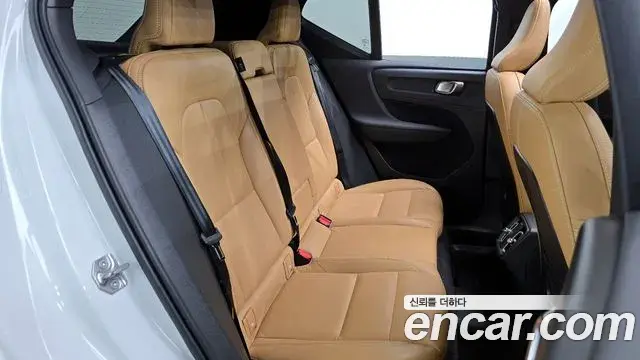 Volvo XC40 2021 — Şəkil 13/20