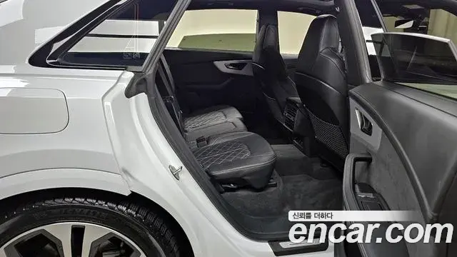 Audi Q8 2023 — ფოტო 9/19