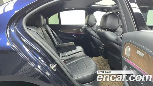 Mercedes-Benz E-Class 2022 — Фото 12/20