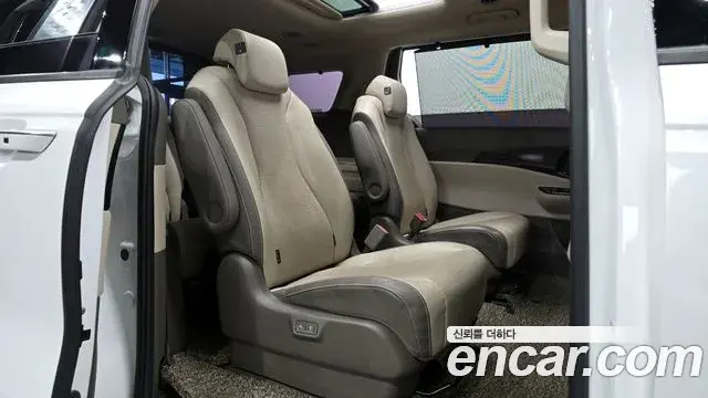 Kia Carnival 2021 — Photo 18/20