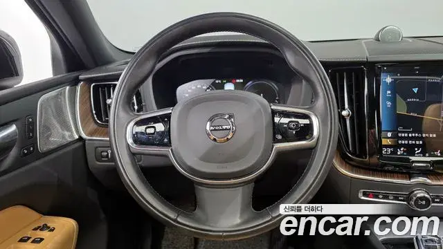 Volvo XC60 2020 — Şəkil 8/20