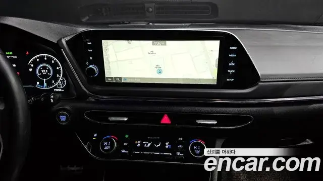 Hyundai Sonata Hybrid 2021 — ფოტო 15/20