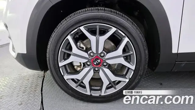 Kia Seltos 2021 — Şəkil 13/20