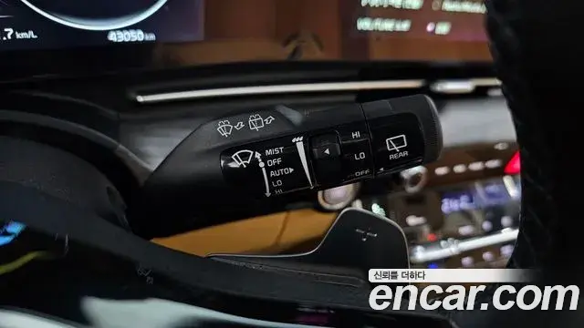 Kia Carnival 2023 — Фото 17/20