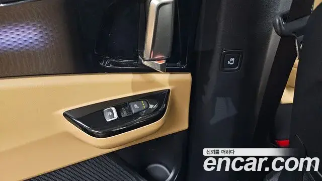 Kia Carnival 2023 — Фото 19/20