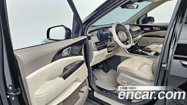 Kia Carnival 2021 — Photo 9/20