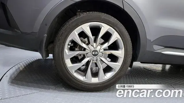 Kia Sorento 2021 — Фото 5/20