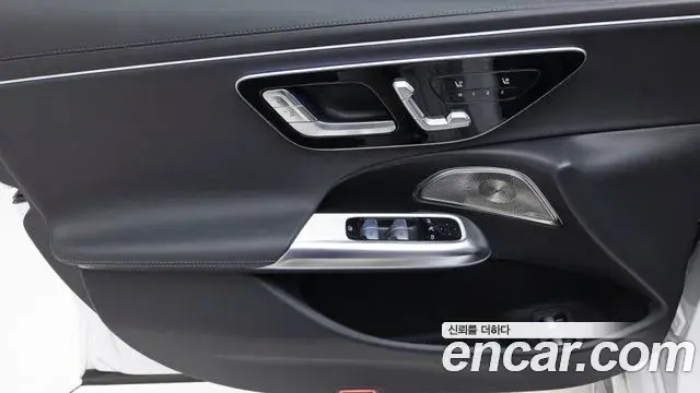 Mercedes-Benz E-Class 2025 — ფოტო 19/20