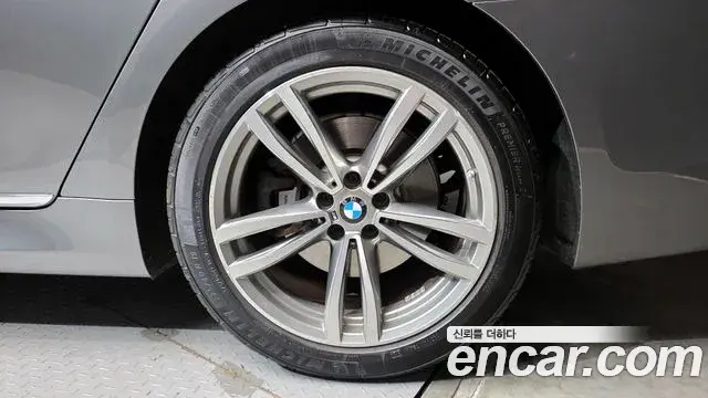 BMW 7 Series 2018 — ფოტო 18/20