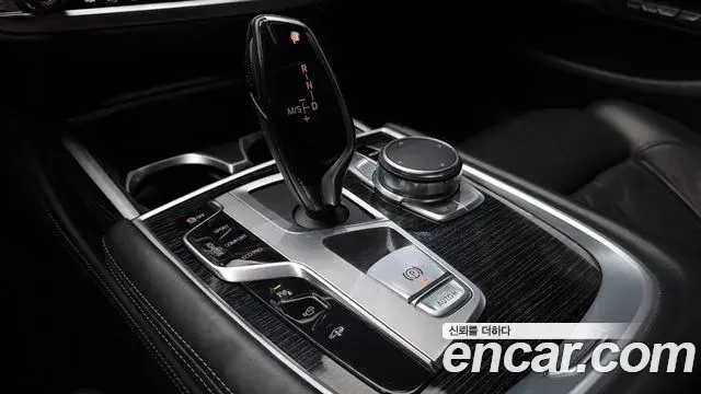 BMW 7 Series 2018 — ფოტო 20/20