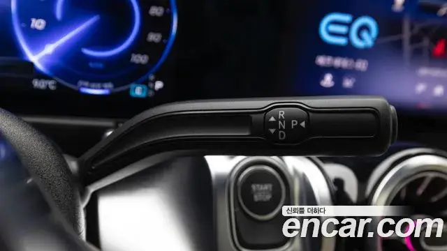Mercedes-Benz EQB 2025 — Şəkil 16/20