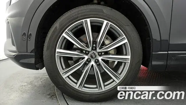 Audi Q8 2021 — ფოტო 7/20