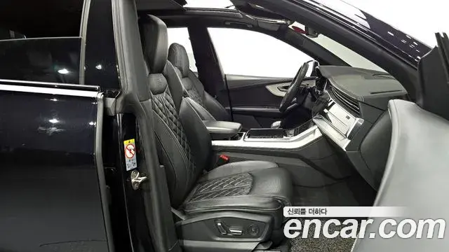 Audi Q8 2021 — ფოტო 17/20