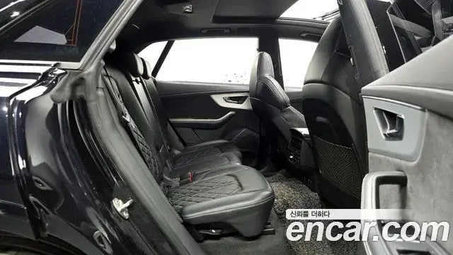 Audi Q8 2021 — ფოტო 18/20