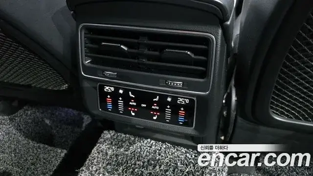 Audi Q8 2021 — ფოტო 16/20