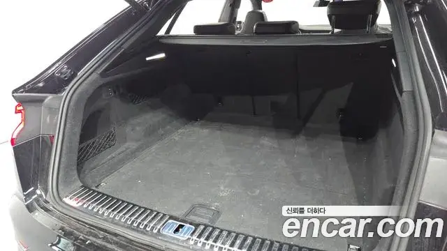 Audi Q8 2021 — ფოტო 20/20