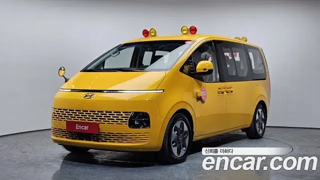 Hyundai Staria 2021 — Фото 1/20