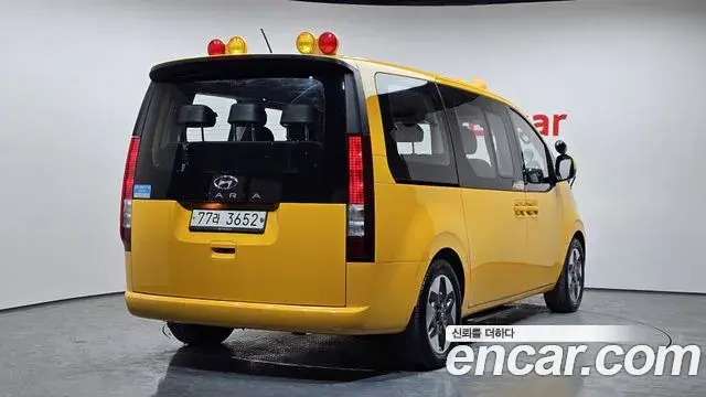 Hyundai Staria 2021 — Фото 2/20