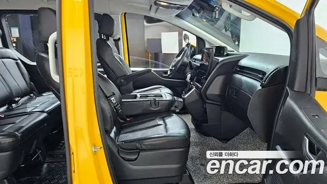Hyundai Staria 2021 — Фото 10/20