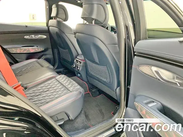 Genesis GV70 2023 — Photo 15/20