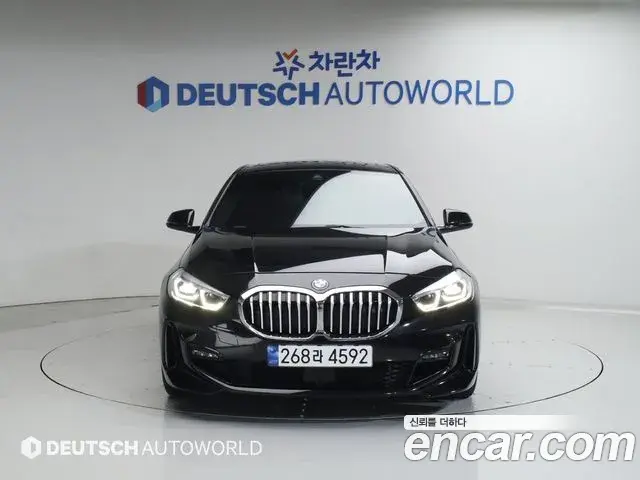 BMW 1 Series 2023 — Photo 8/20