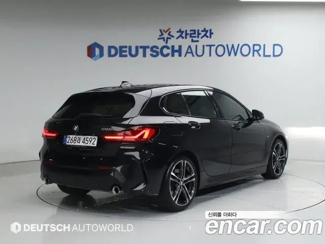 BMW 1 Series 2023 — Photo 15/20