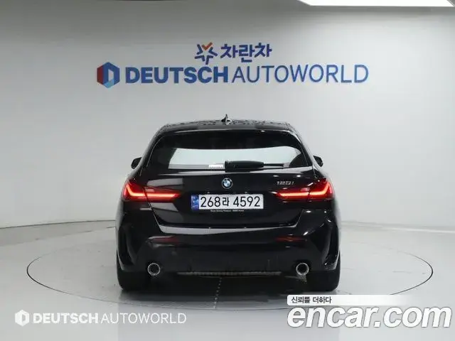 BMW 1 Series 2023 — Photo 9/20