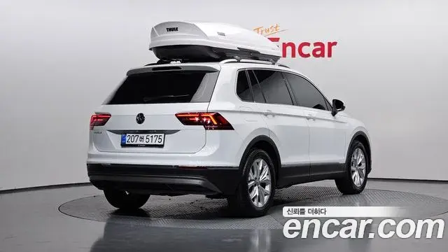 Volkswagen Tiguan 2020 — ფოტო 18/20