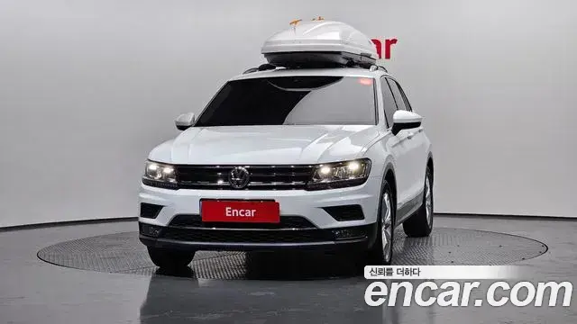 Volkswagen Tiguan 2020 — ფოტო 8/20