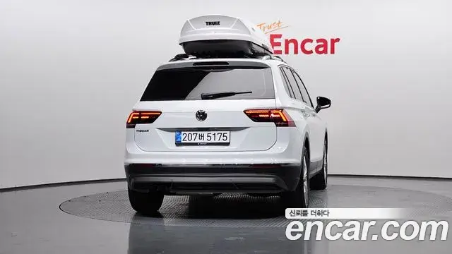 Volkswagen Tiguan 2020 — ფოტო 9/20