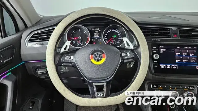 Volkswagen Tiguan 2020 — ფოტო 17/20