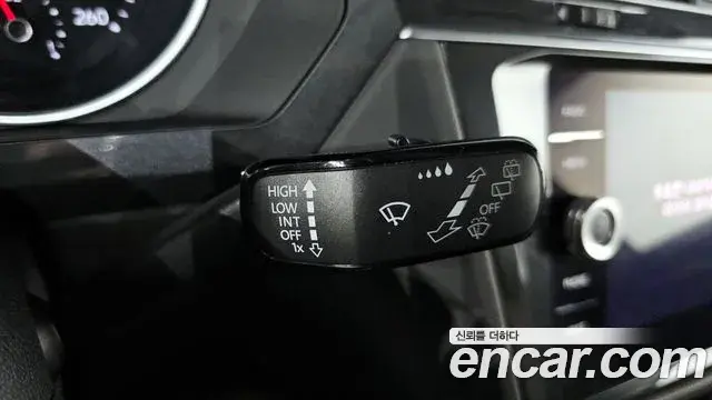 Volkswagen Tiguan 2020 — ფოტო 11/20