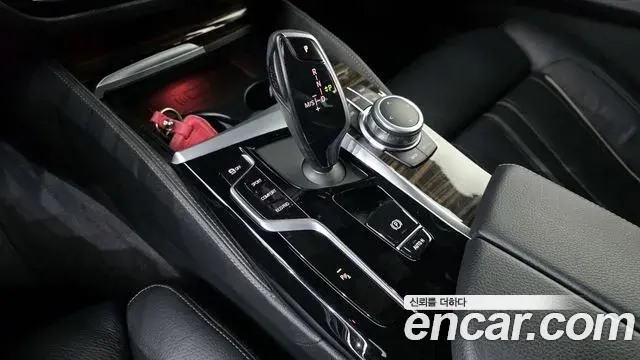BMW 5 Series 2022 — ფოტო 16/20