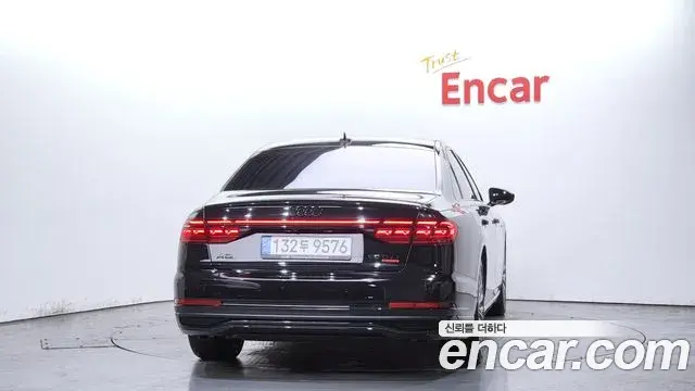 Audi A8 2022 — Фото 4/20