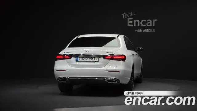 Mercedes-Benz E-Class 2021 — ფოტო 8/20