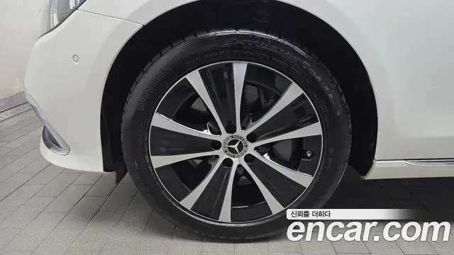 Mercedes-Benz E-Class 2021 — ფოტო 12/20
