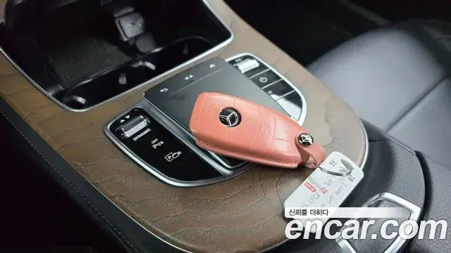 Mercedes-Benz E-Class 2021 — ფოტო 10/20